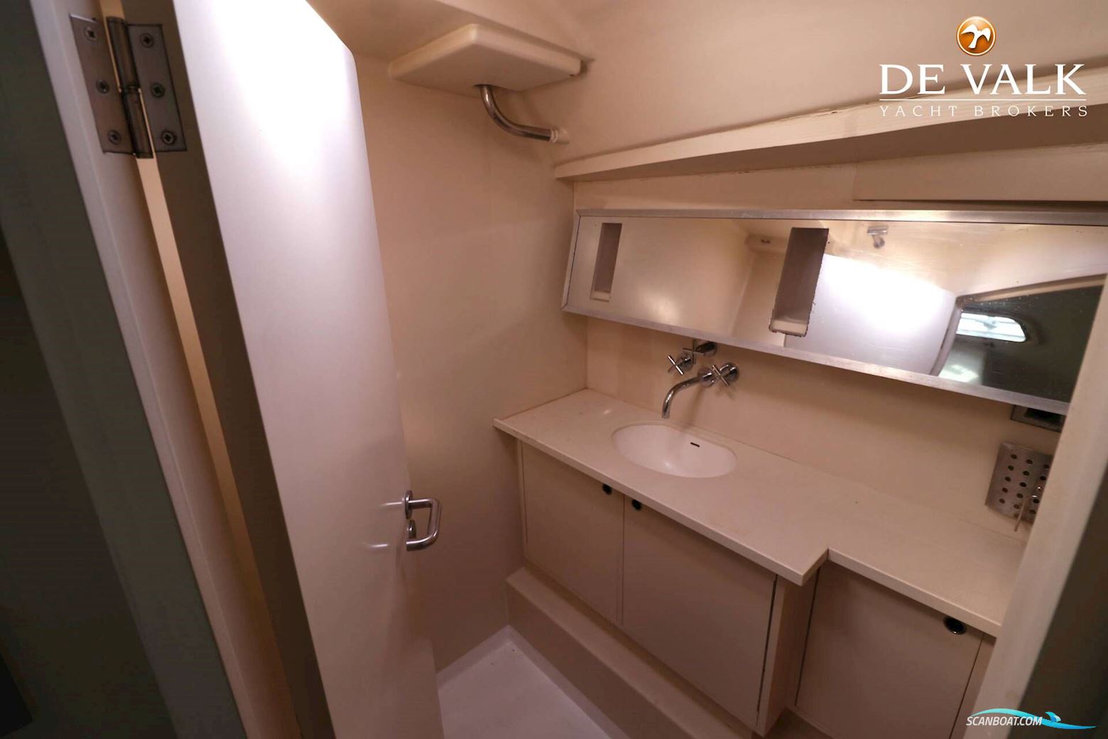 Simonis Voogd 63 with lift keel