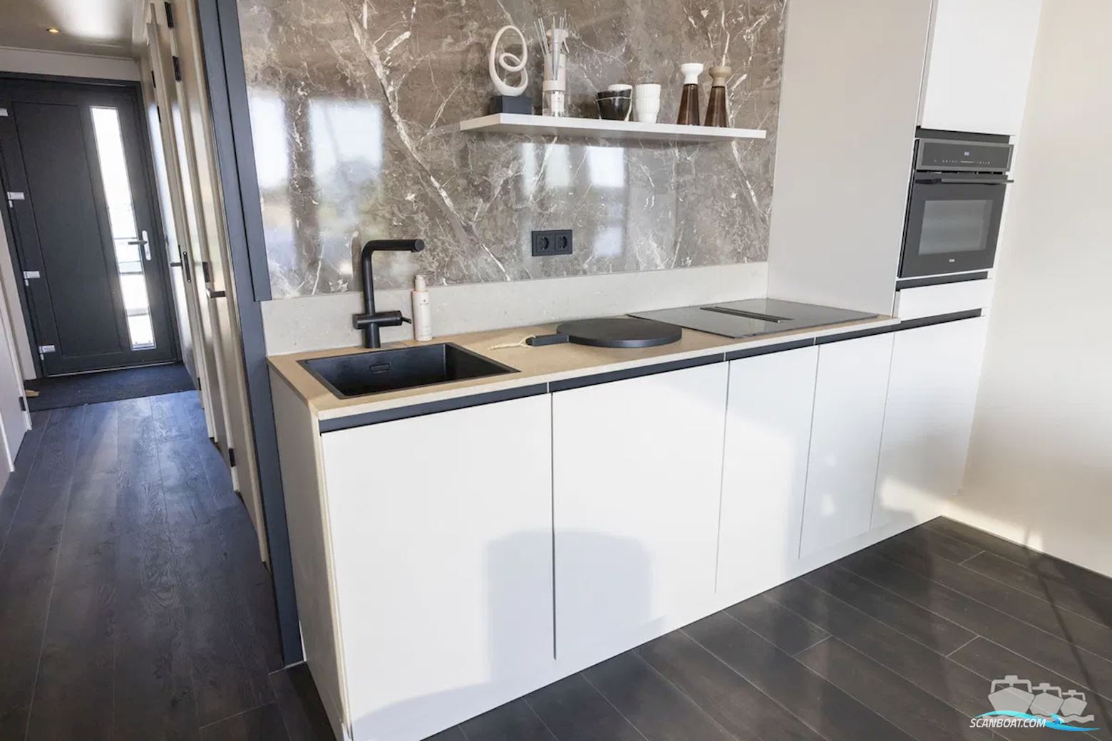 SL Houseboat Marina Den Oever, inclusief ligplaats