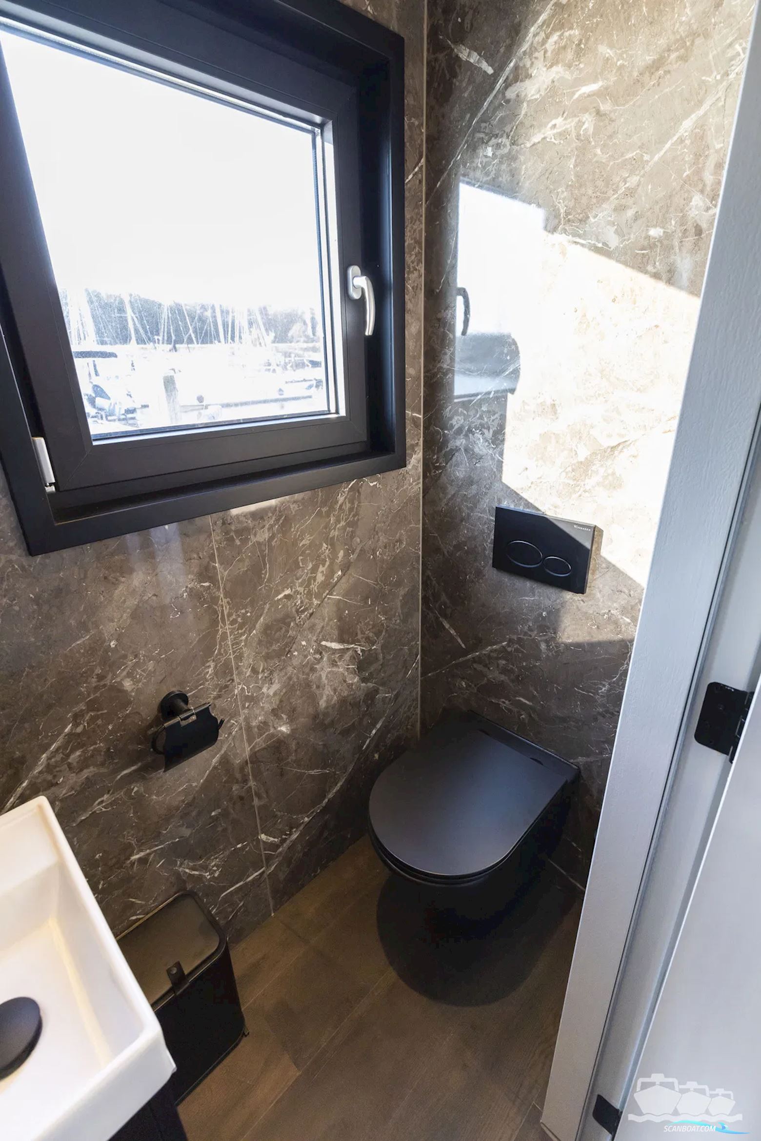 SL Houseboat Marina Den Oever, inclusief ligplaats