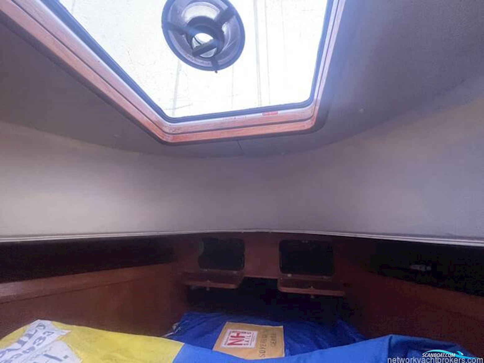 Sovereign 32 Deck saloon