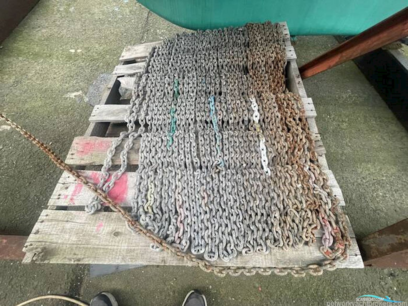 Sovereign 32 Deck saloon