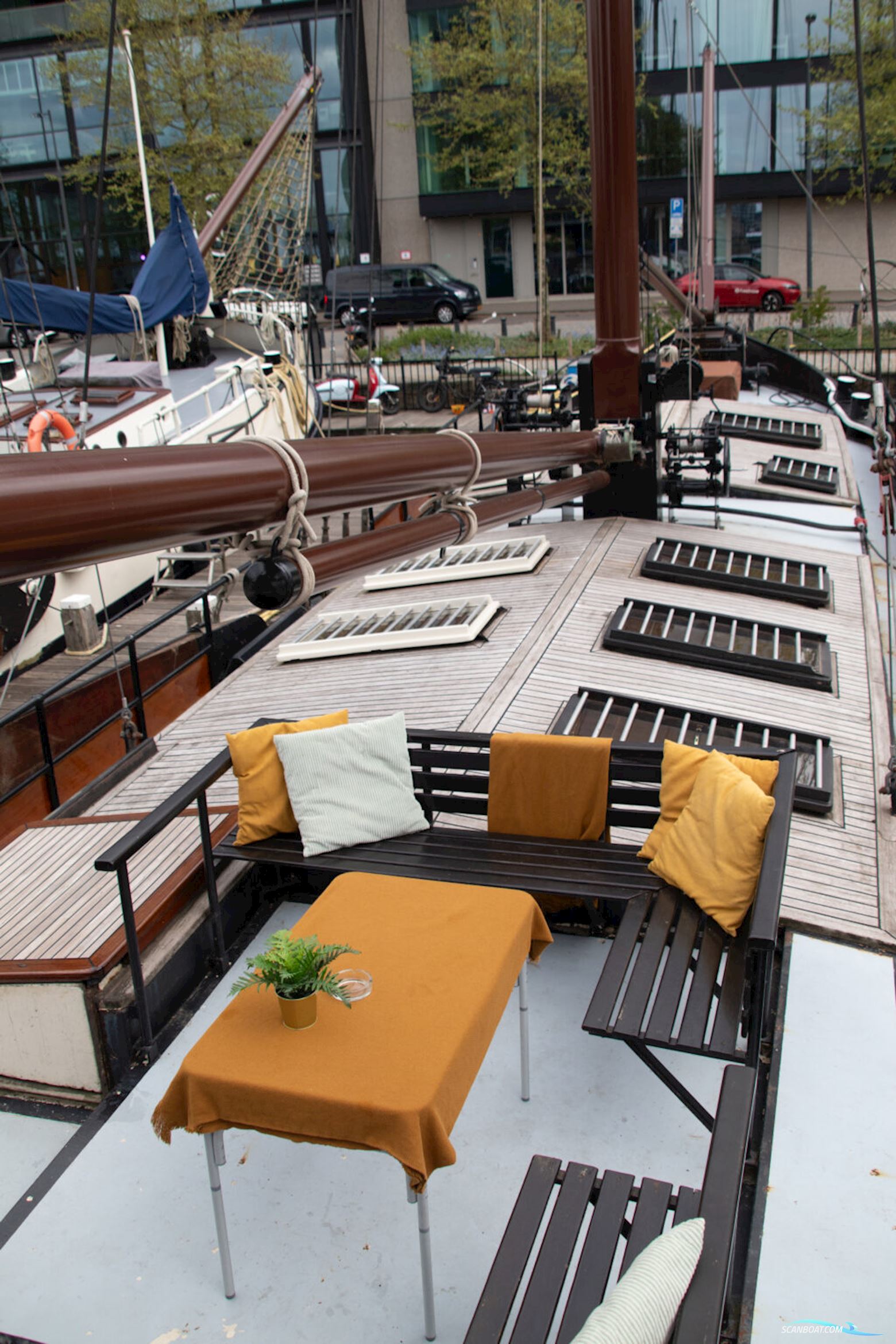 Stevenaak Zeilcharter geschikt als woonschip te koop