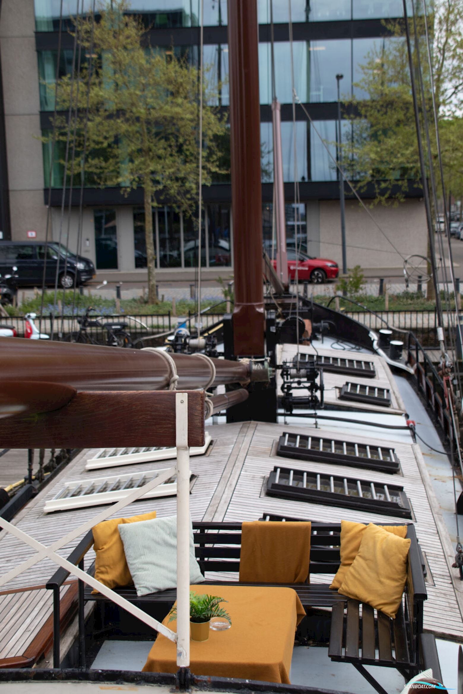 Stevenaak Zeilcharter geschikt als woonschip te koop