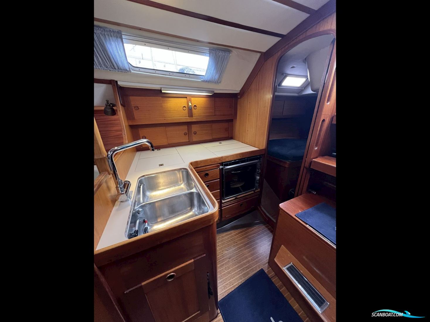 Sweden Yachts 38