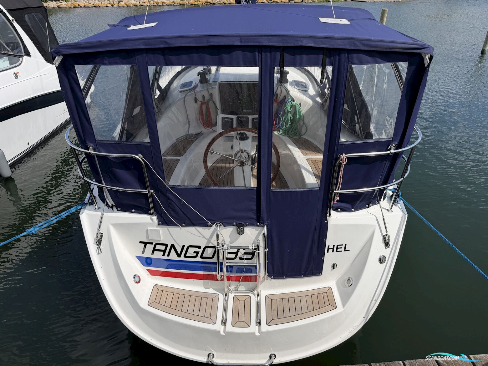 Tango 33 - 3 cabin