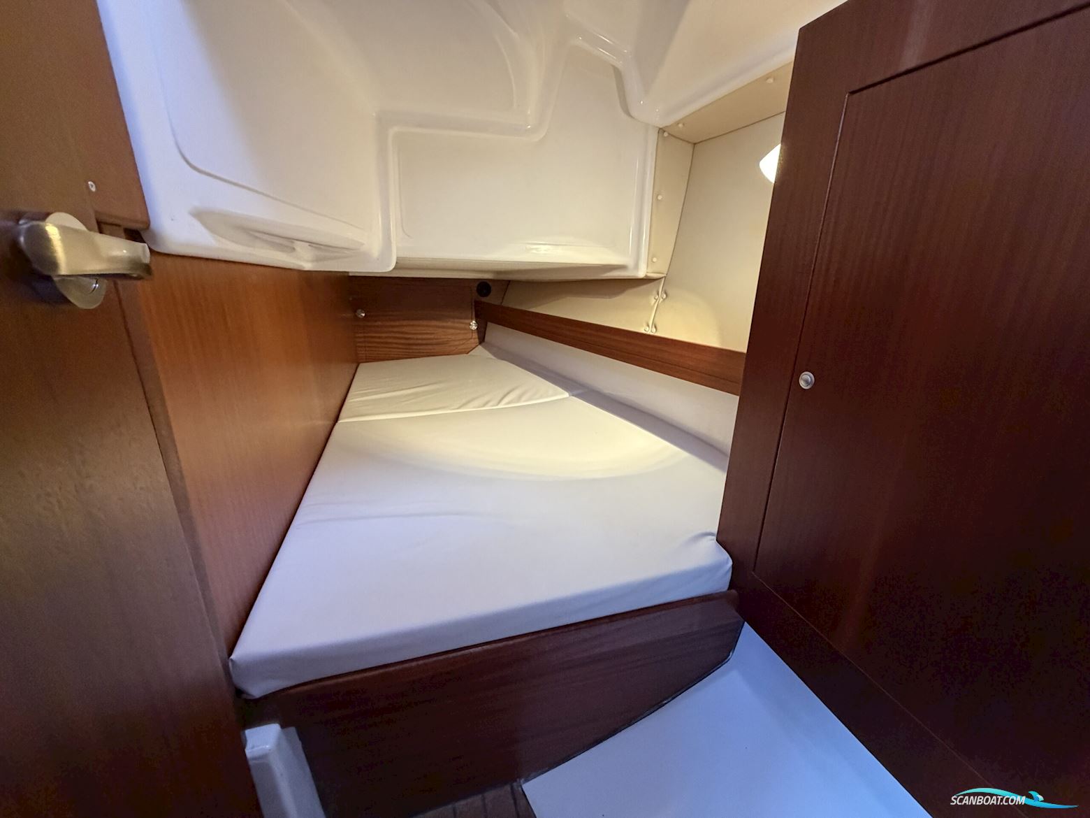 Tango 33 - 3 cabin