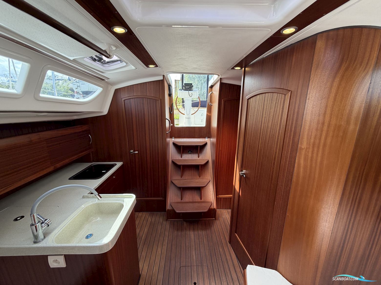 Tango 33 - 3 cabin