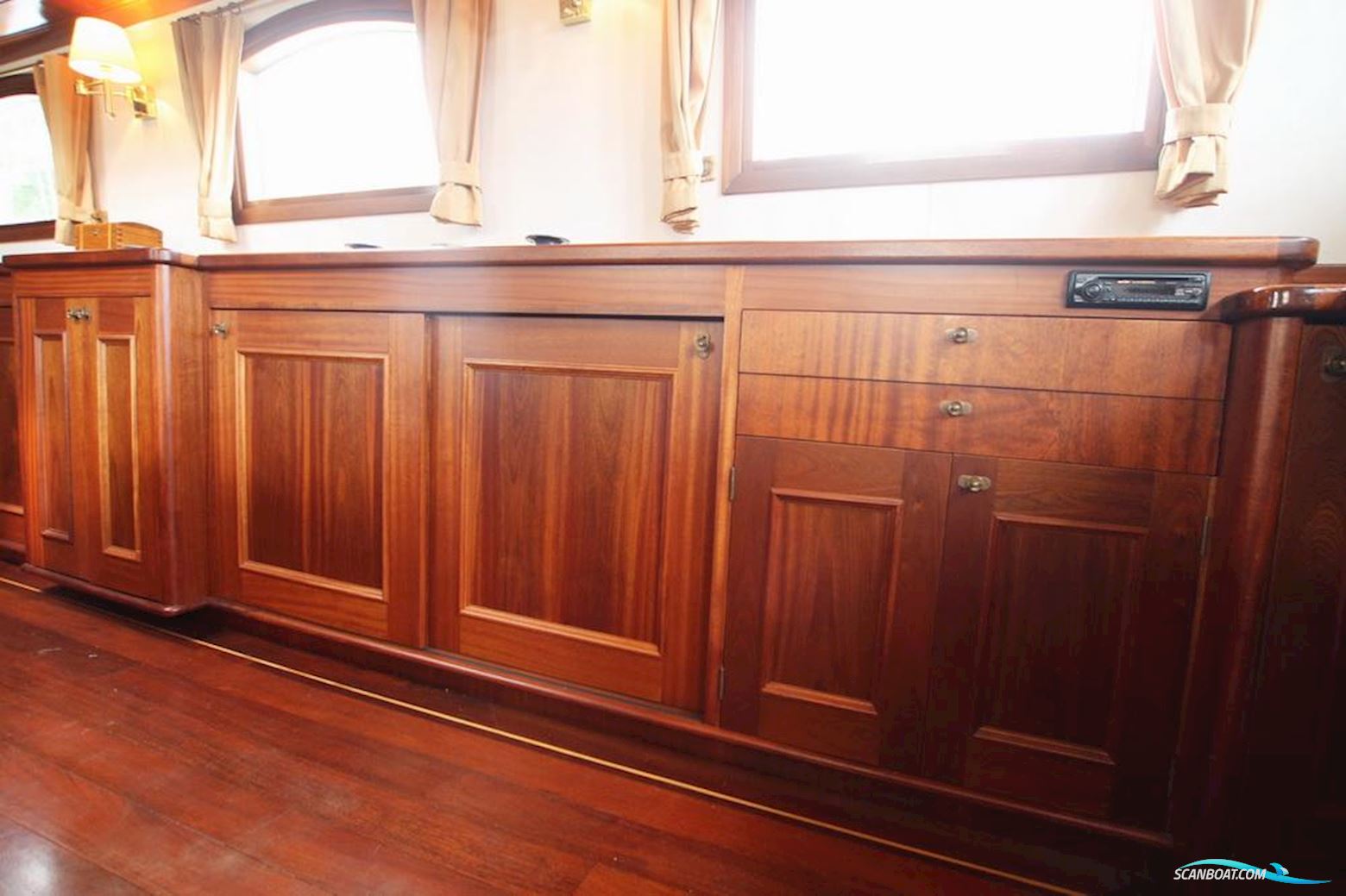 Traditional Platbodem