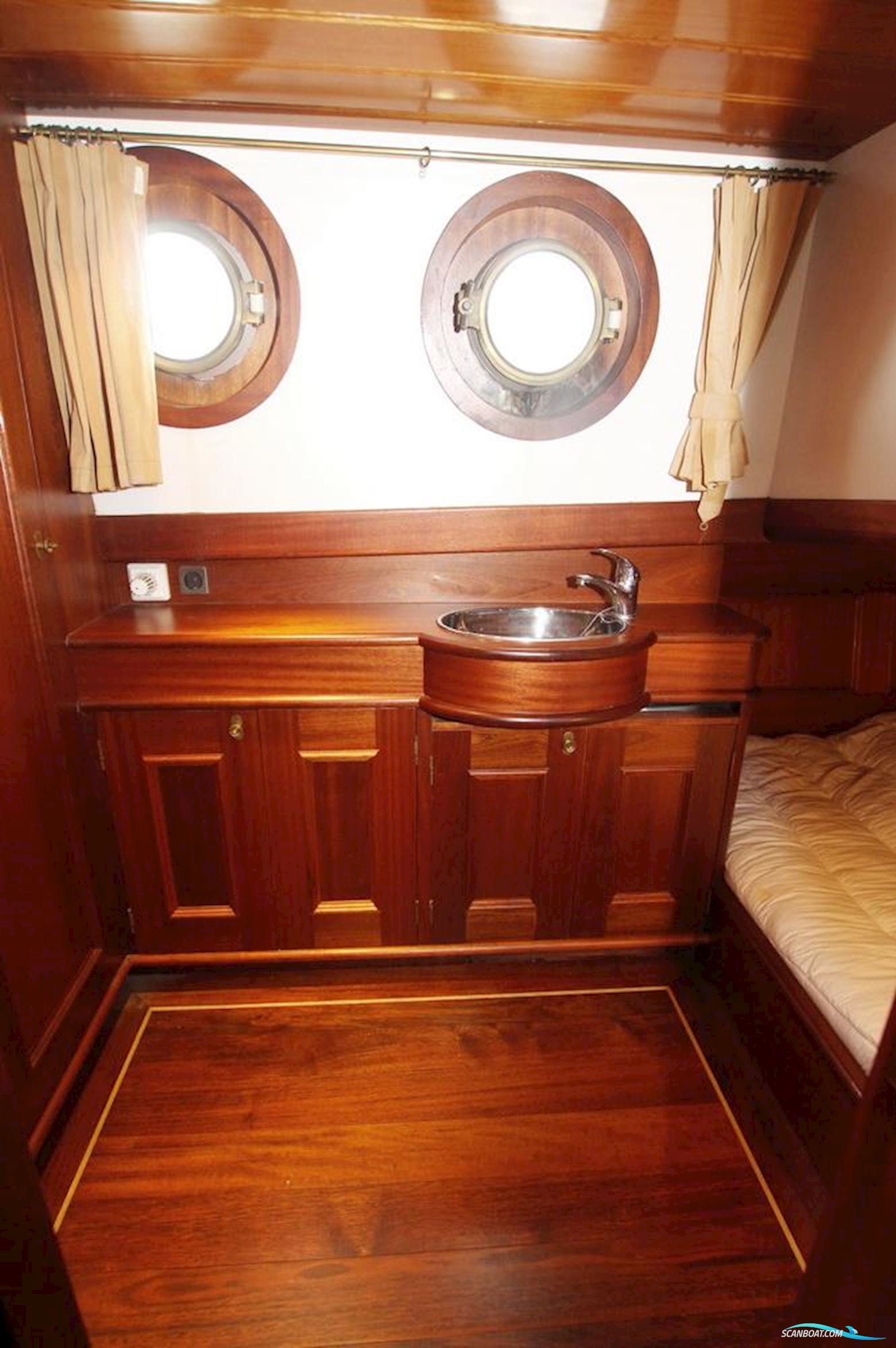 Traditional Platbodem