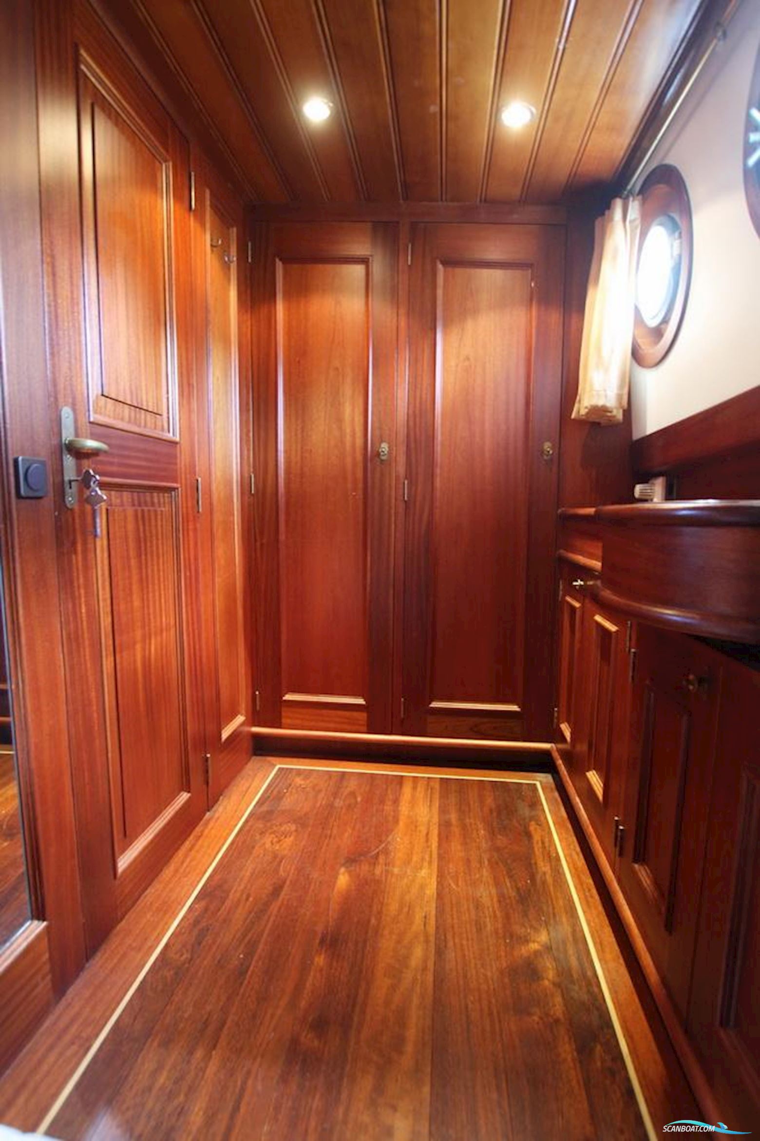 Traditional Platbodem