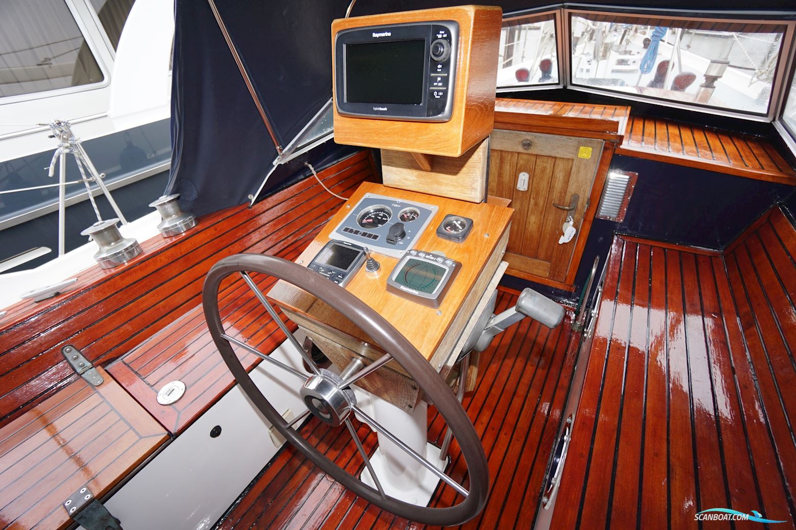 van de Stadt 44 Center Cockpit