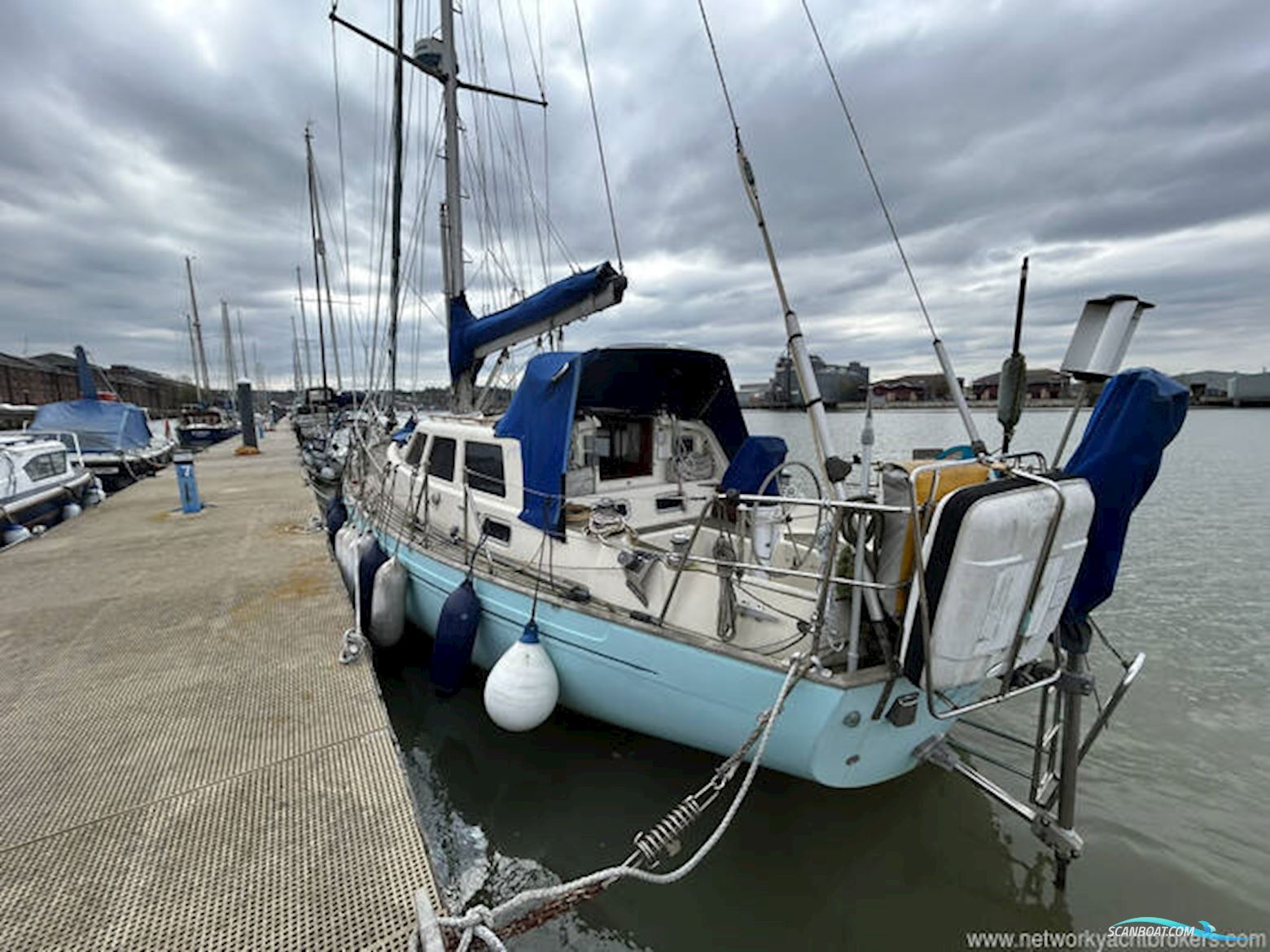 Vancouver 38 Pilothouse