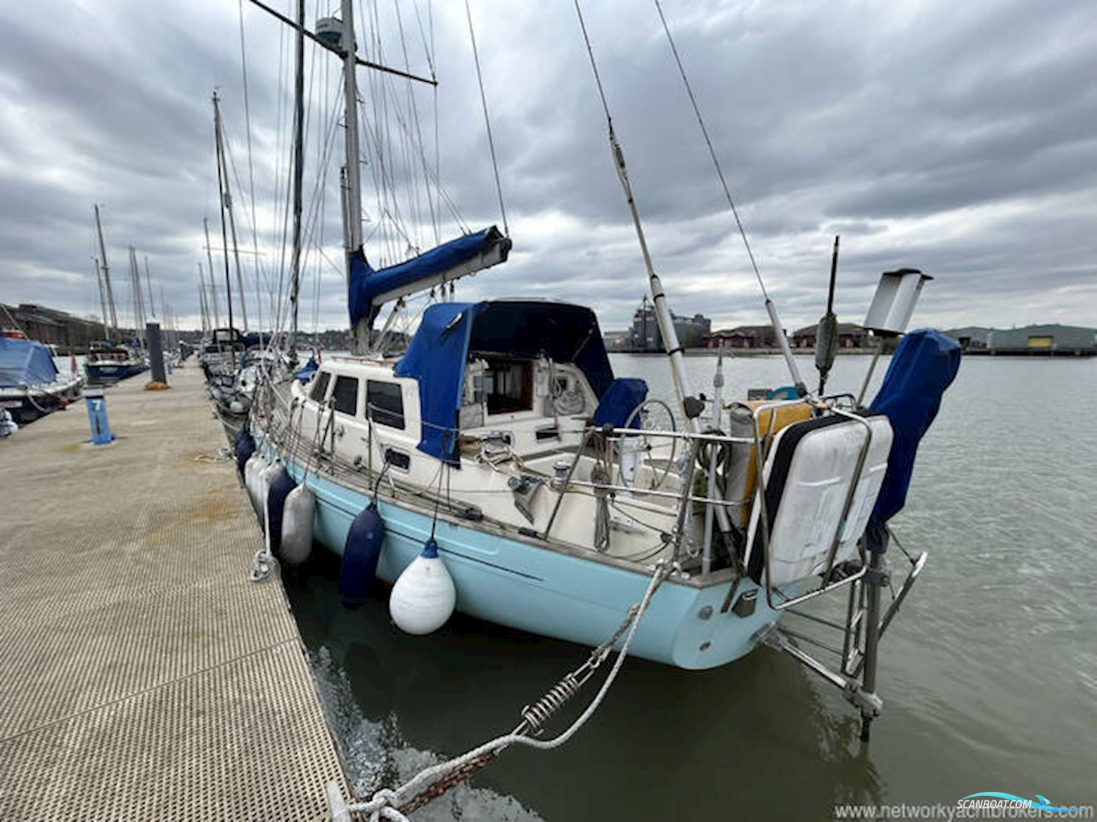 Vancouver 38 Pilothouse