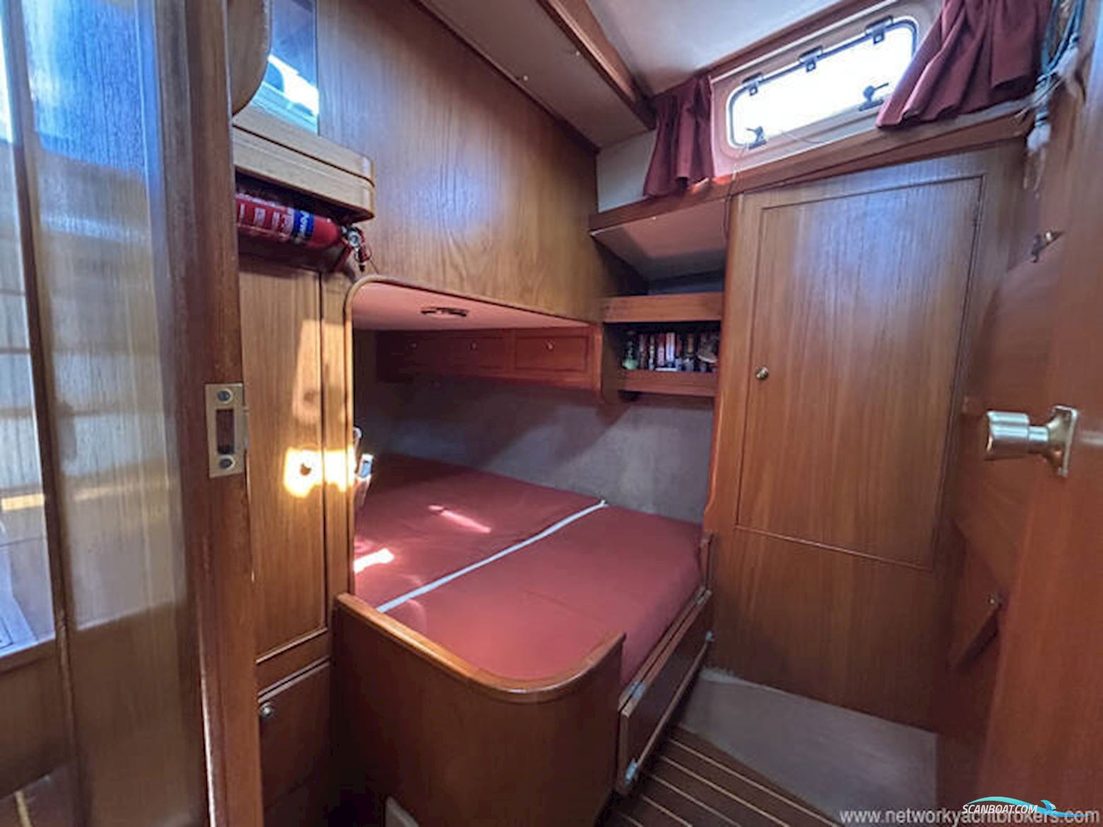 Vancouver 38 Pilothouse
