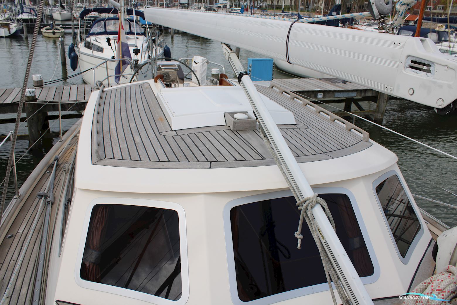 Victoire 1270 Decksaloon