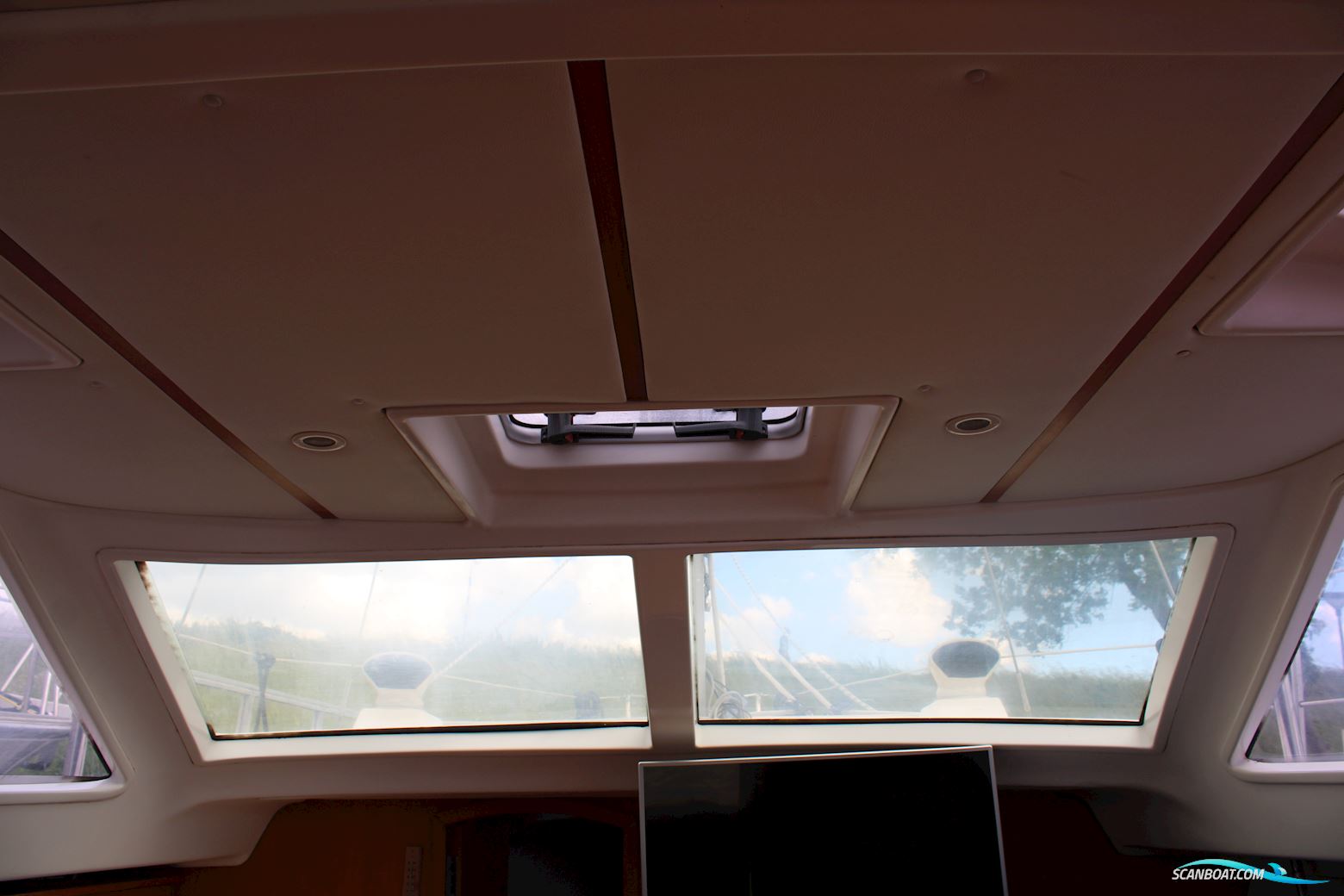 Wauquiez 40 Pilot Saloon