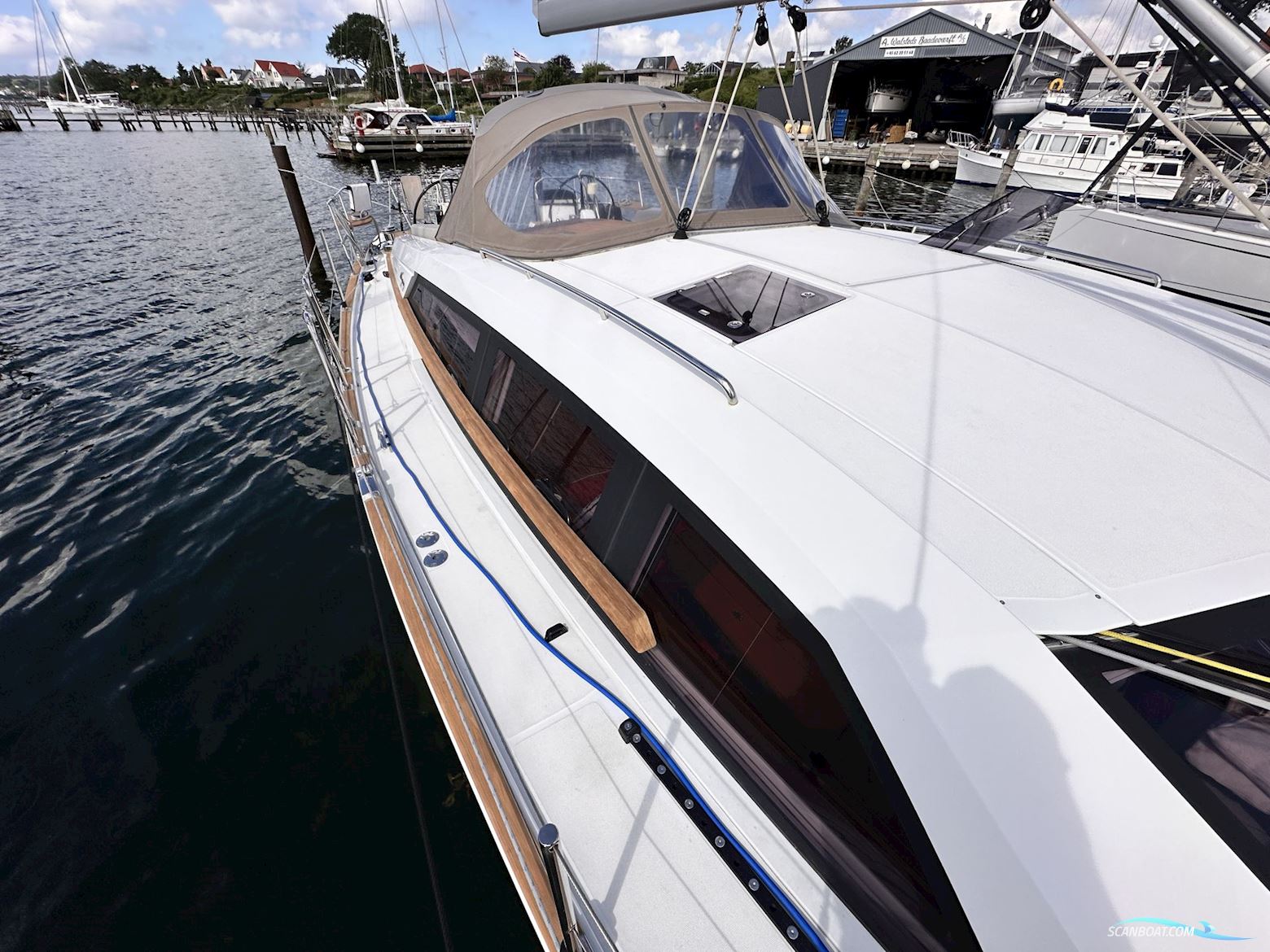 Wauquiez Pilot Saloon 48