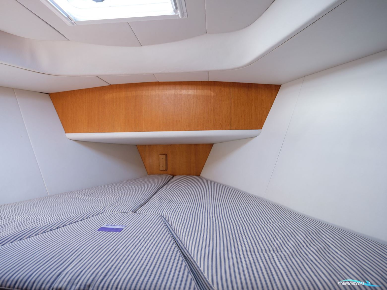 1996 Oyster 45 1996 – Exceptional Blue-Water Cruiser