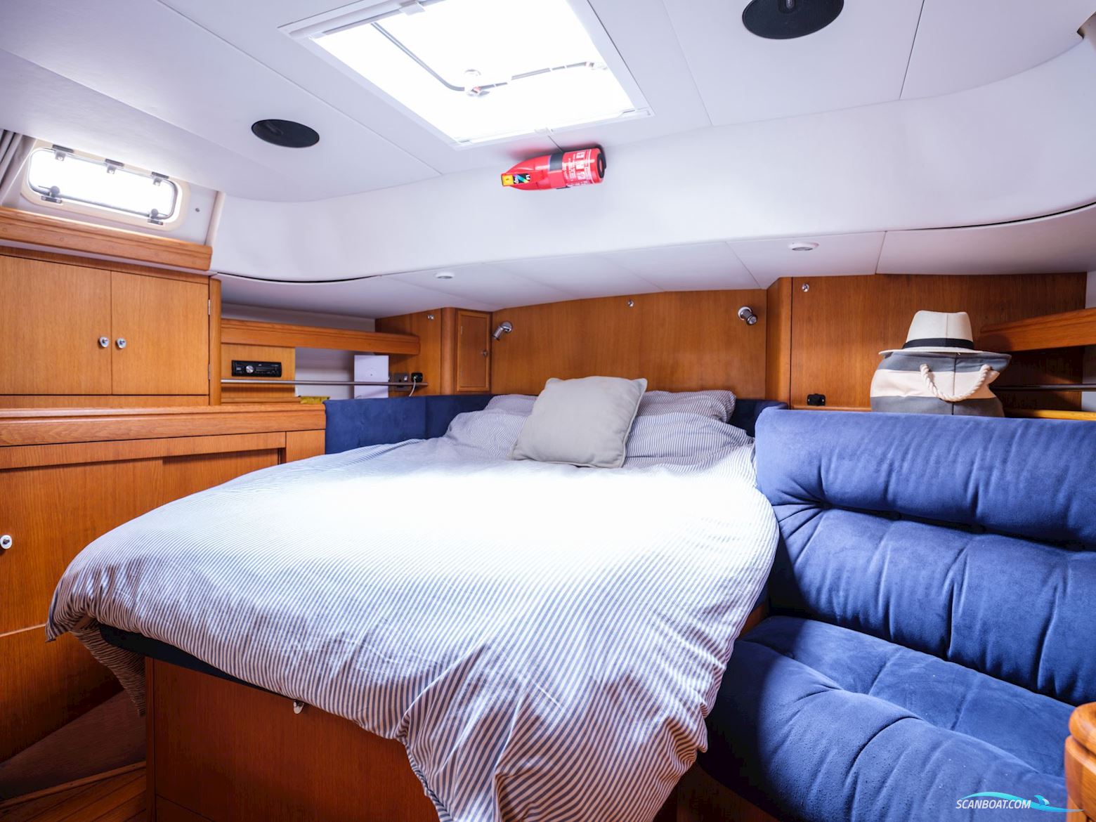 1996 Oyster 45 1996 – Exceptional Blue-Water Cruiser