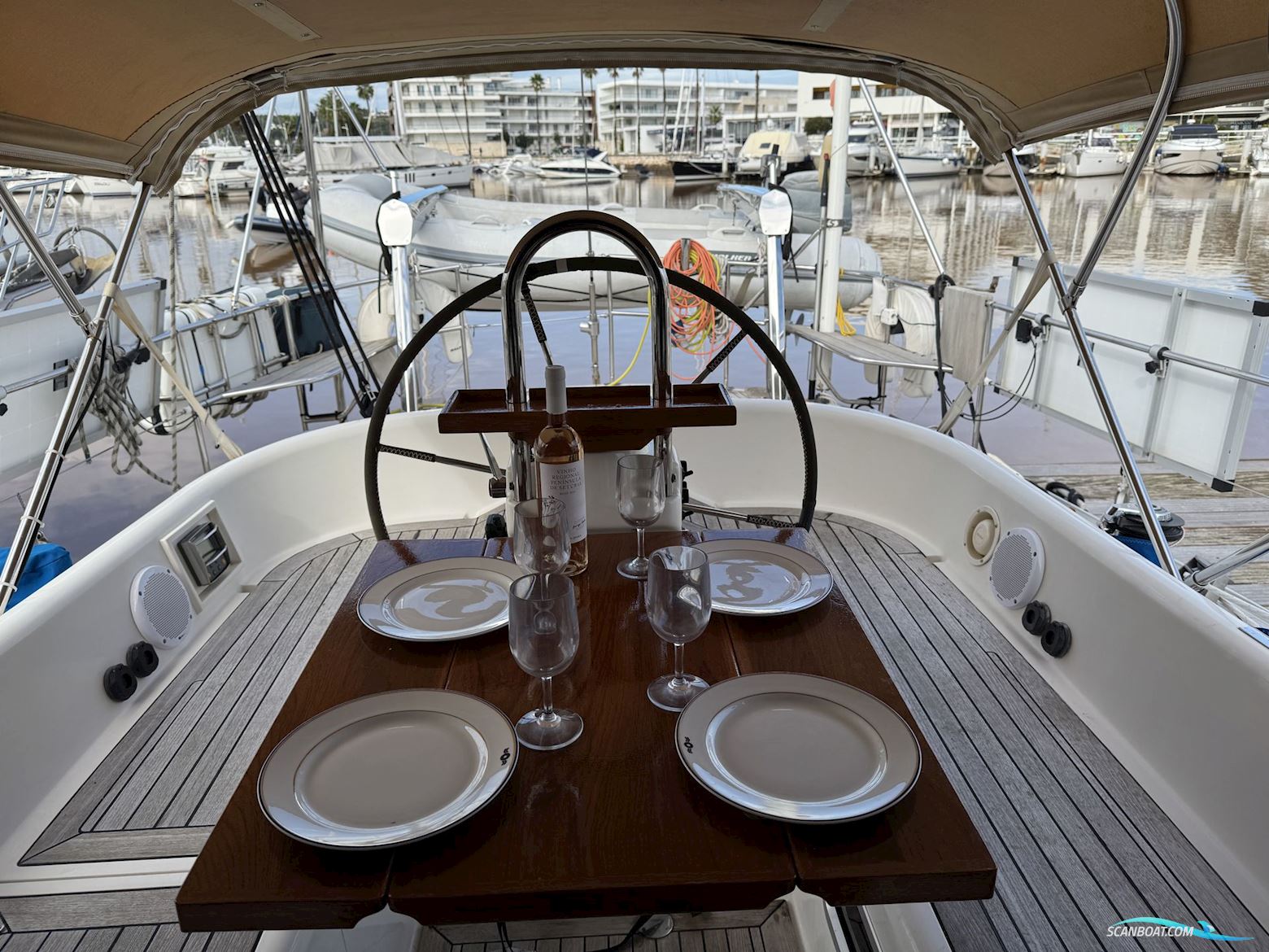 1996 Oyster 45 1996 – Exceptional Blue-Water Cruiser