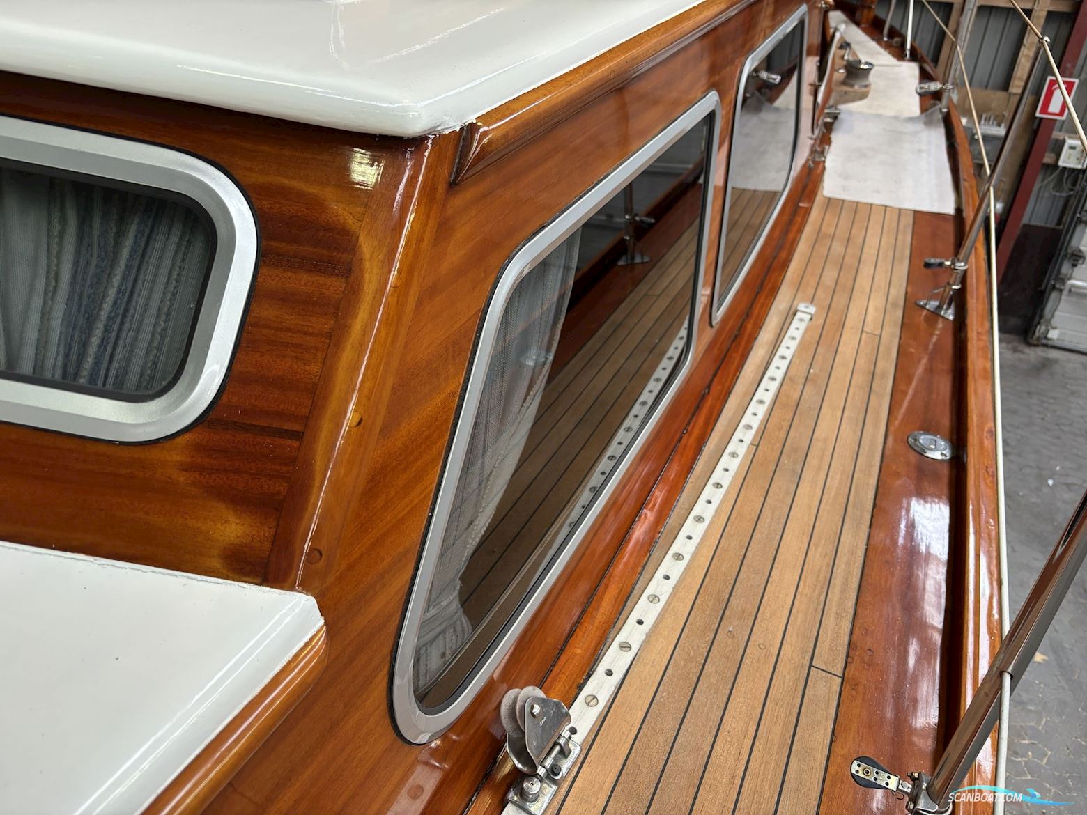 33 Fod Mahogny Ketch