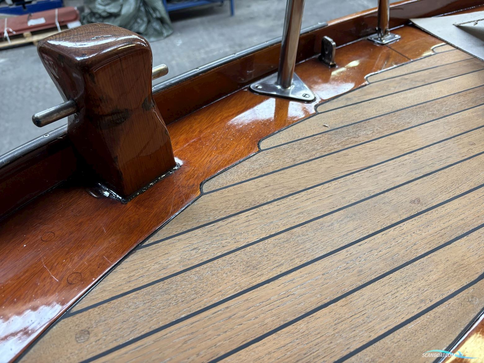 33 Fod Mahogny Ketch