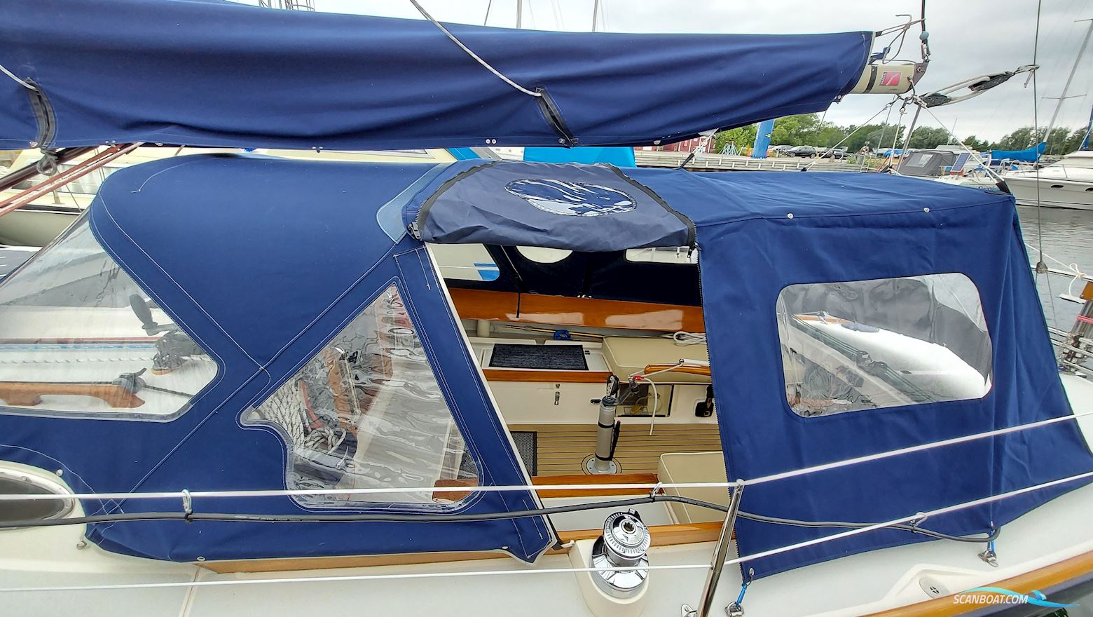 Alerion Express 28