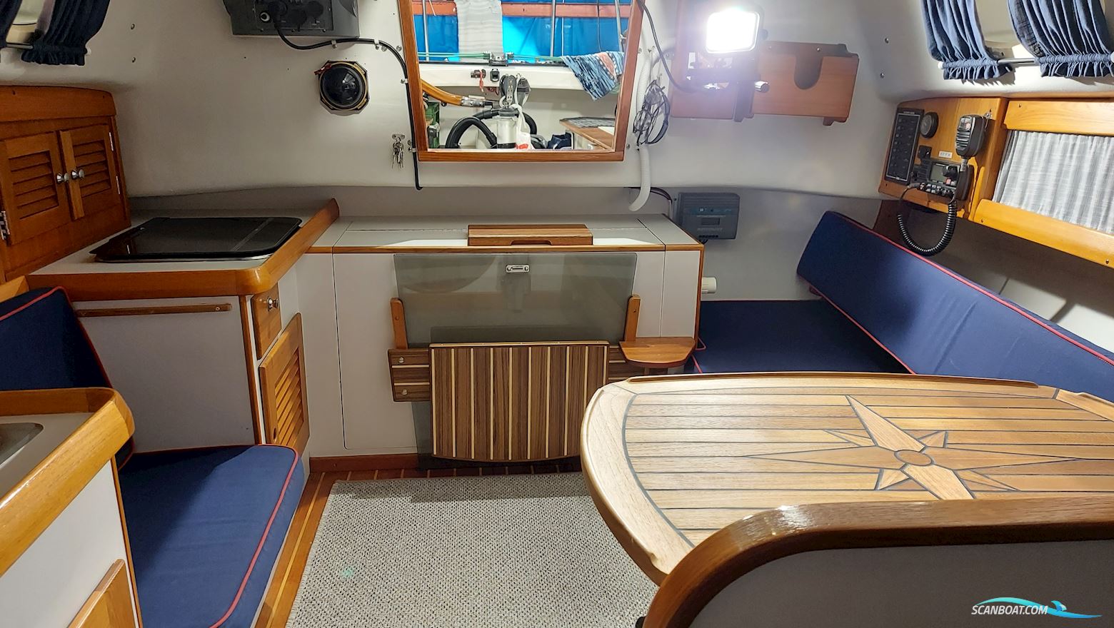 Alerion Express 28