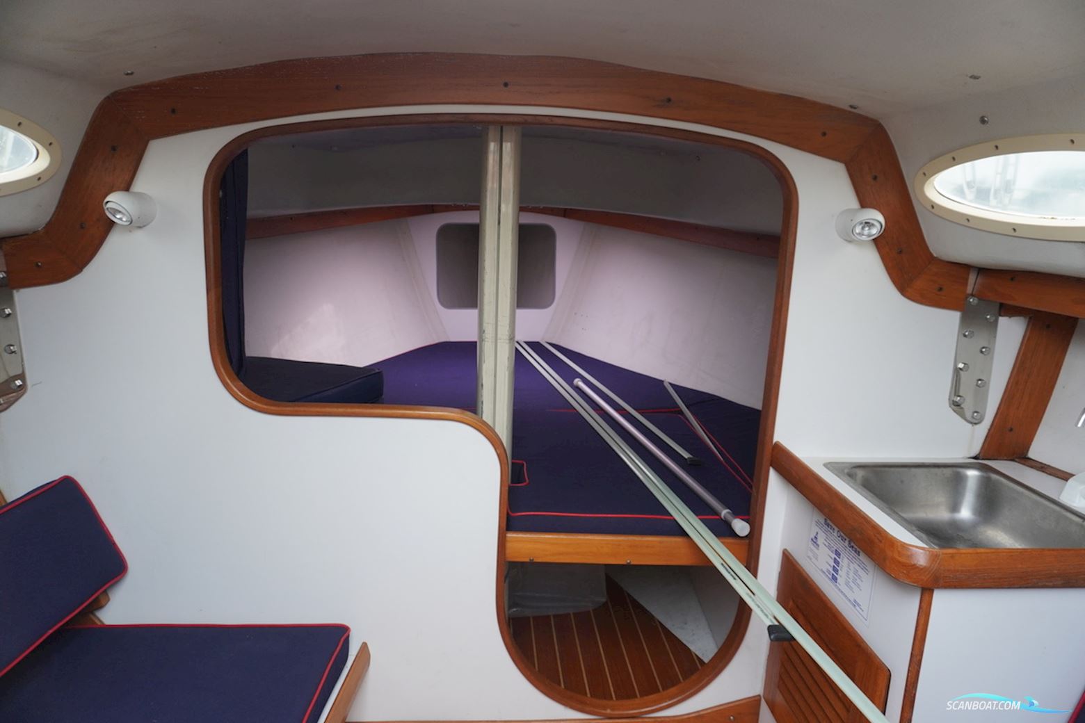 Alerion Express 28
