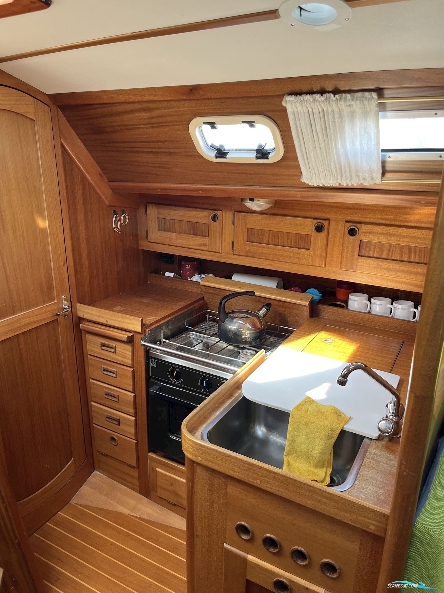 Aphrodite 33