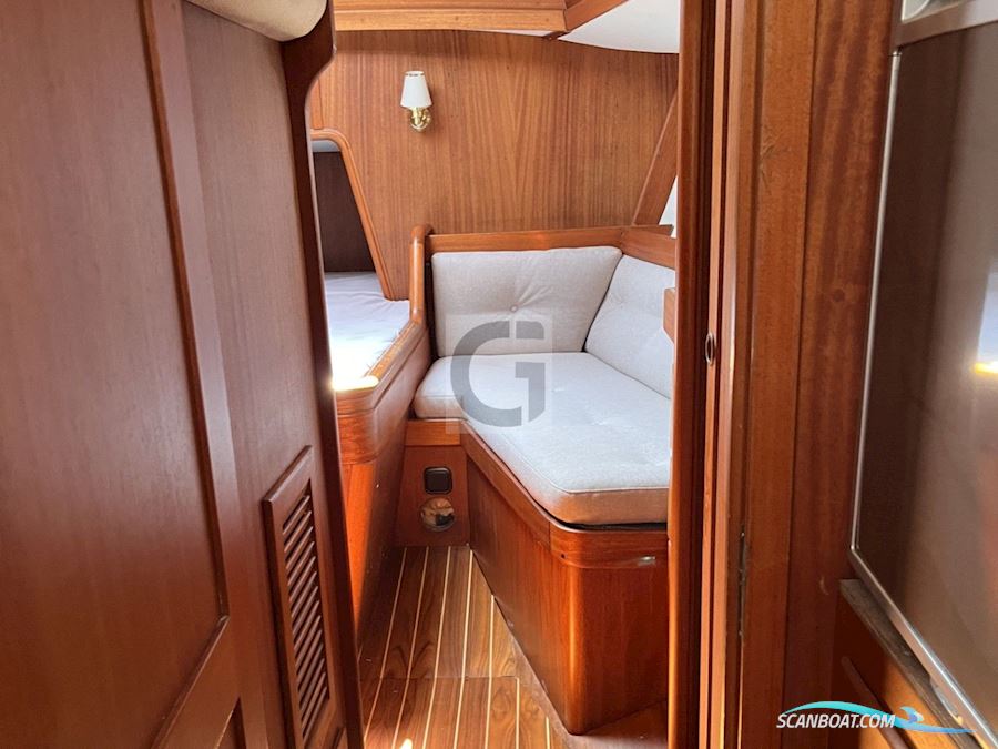 Aphrodite 42