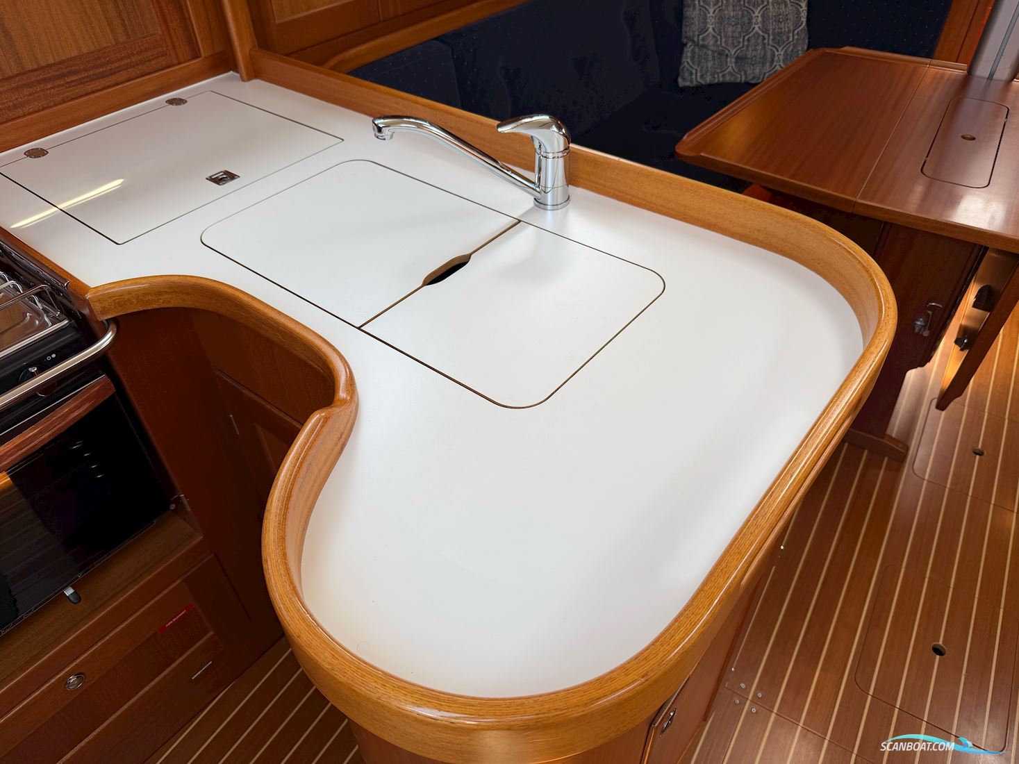 Arcona 370