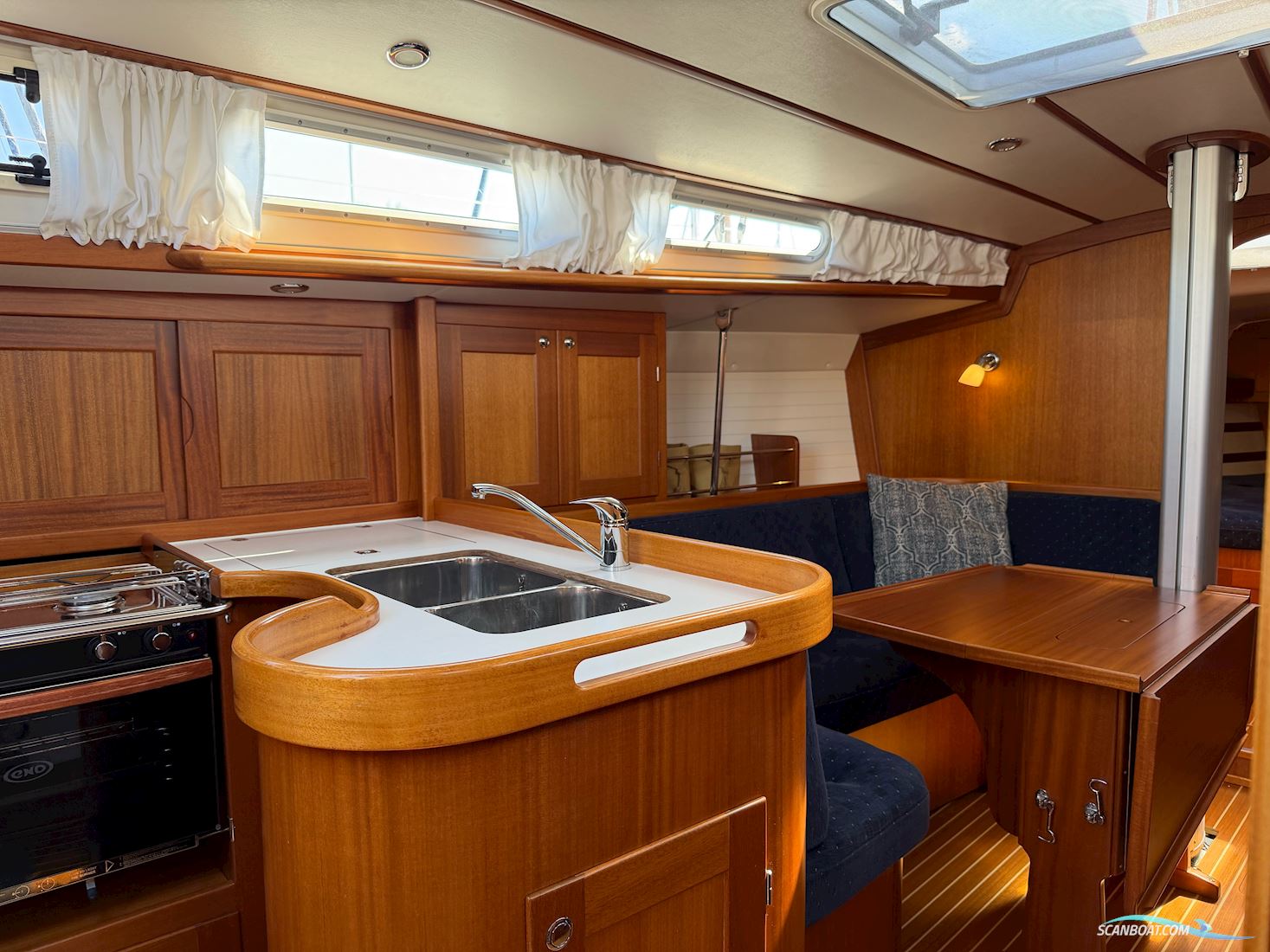 Arcona 370