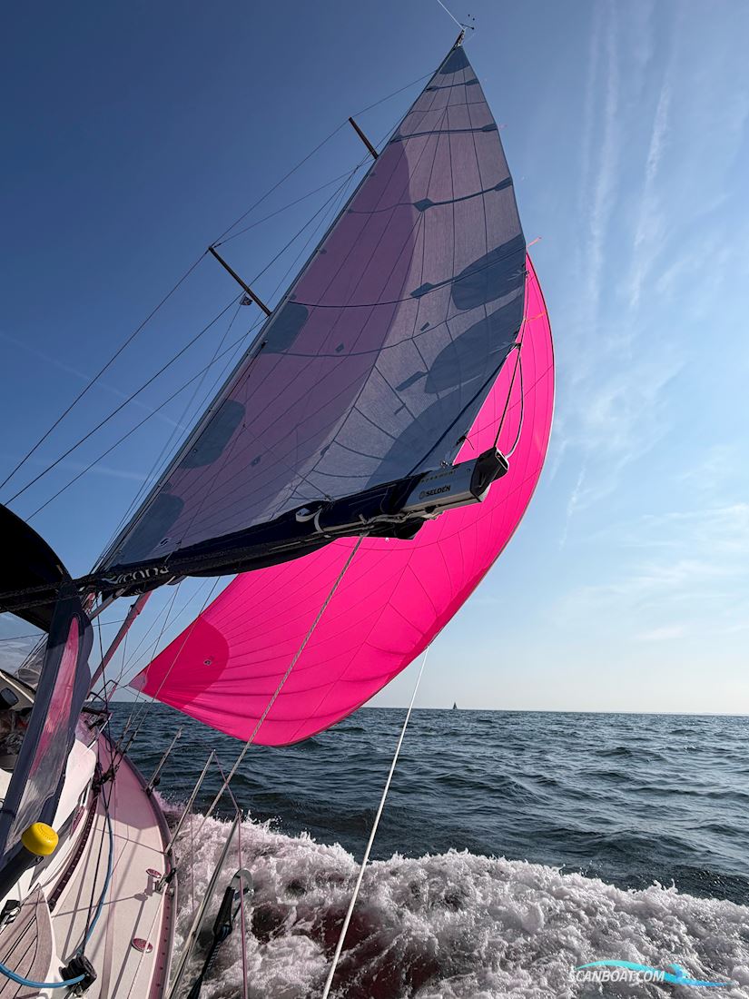 Arcona 370