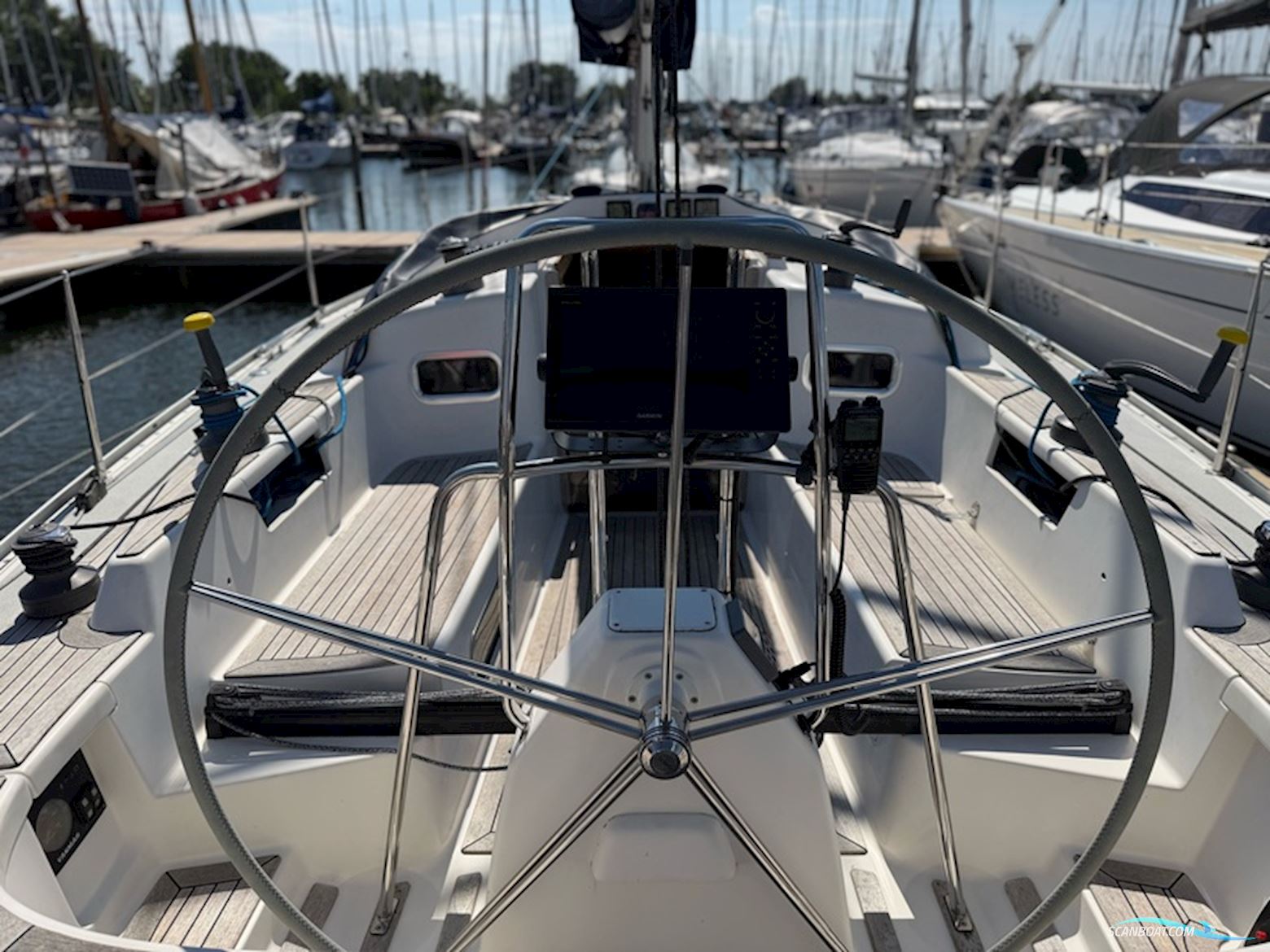 Arcona 370