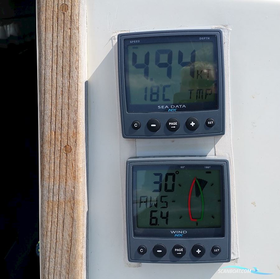 Athena 34 - Helmsman