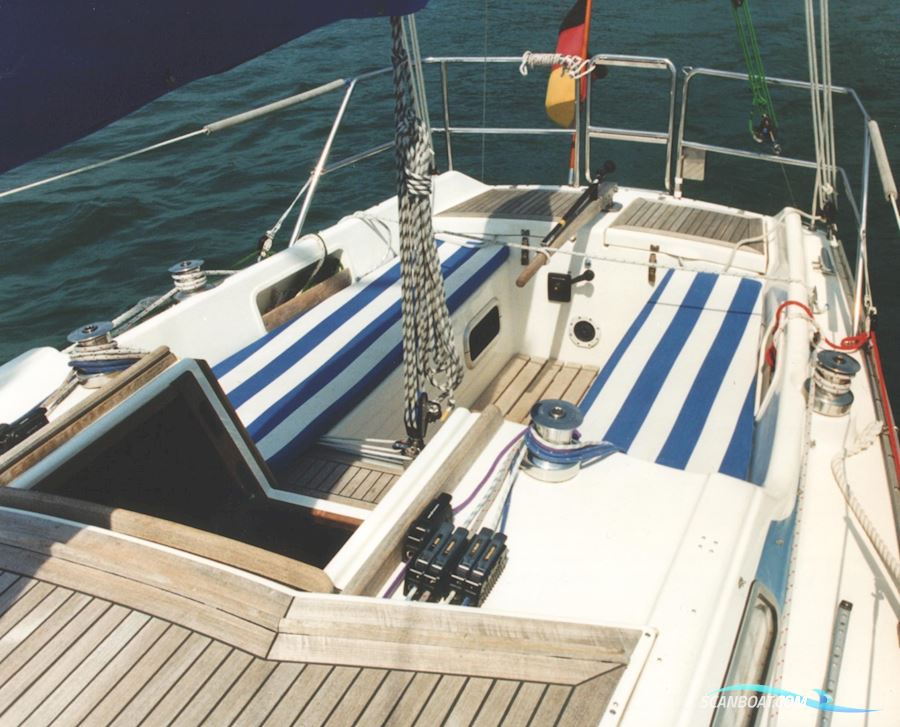 Athena 34 - Helmsman