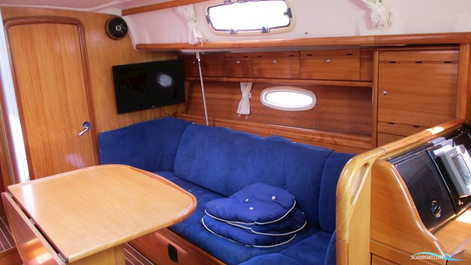 Bavaria 37 cruiser