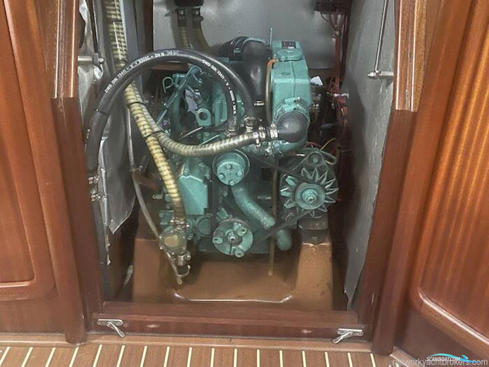 Bavaria 37