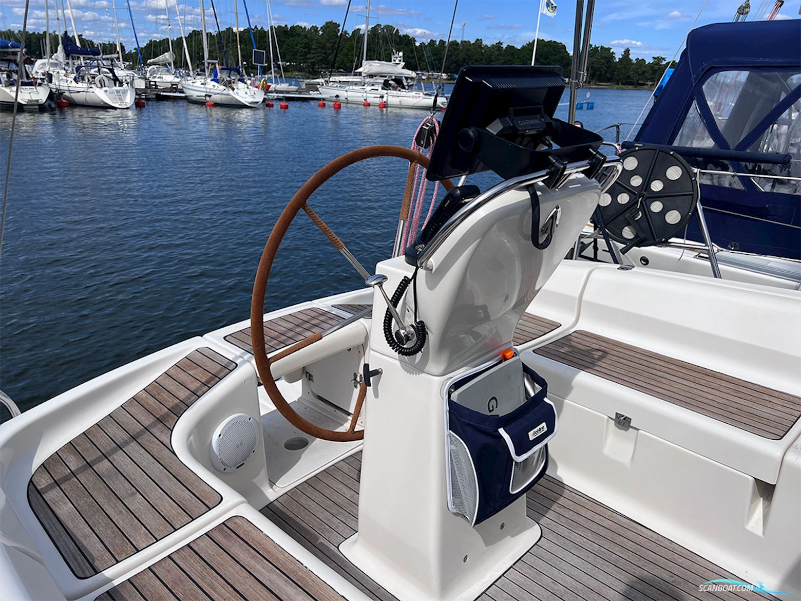 Bavaria 37