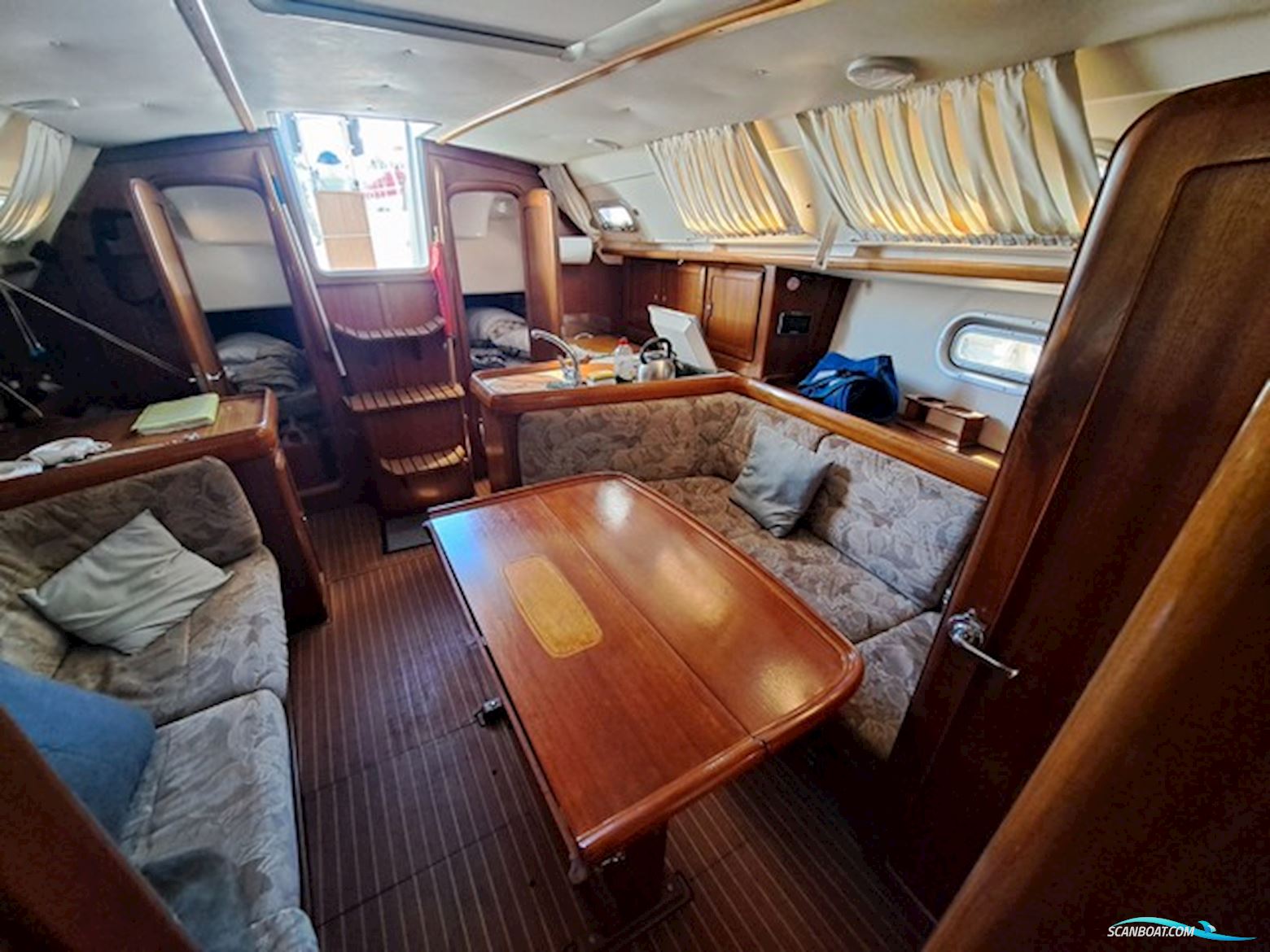 Bavaria 37