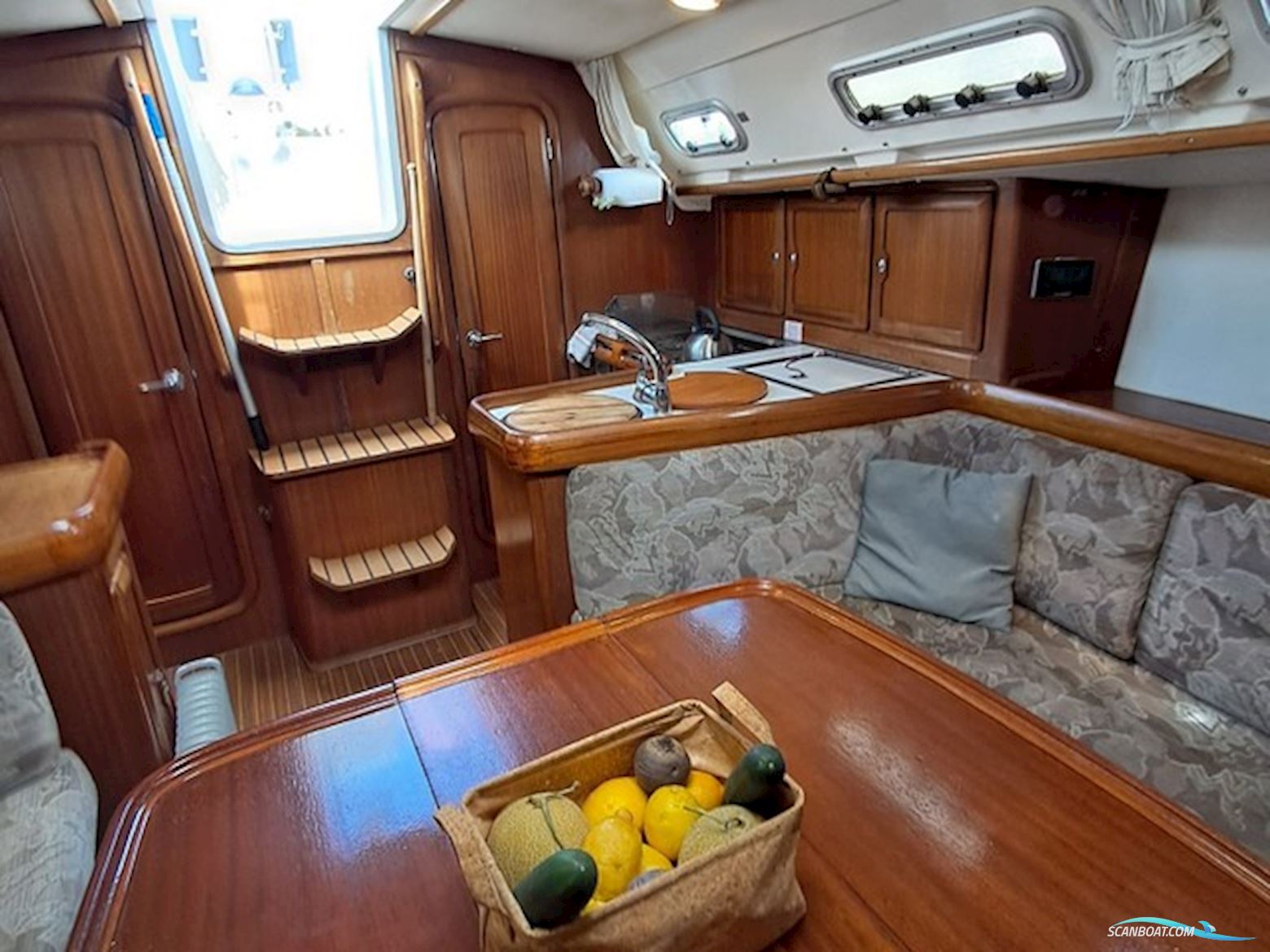 Bavaria 37