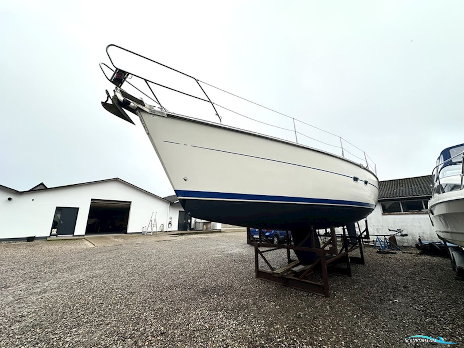 Bavaria 370