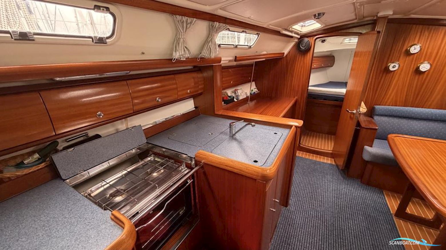 Bavaria 38