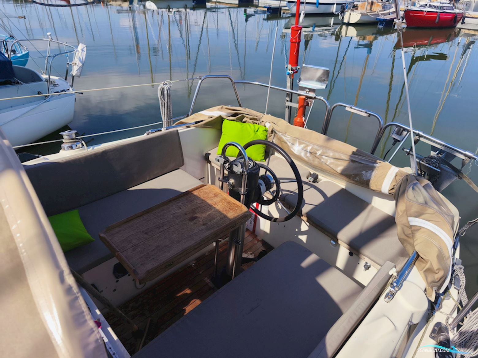 Bavaria 890