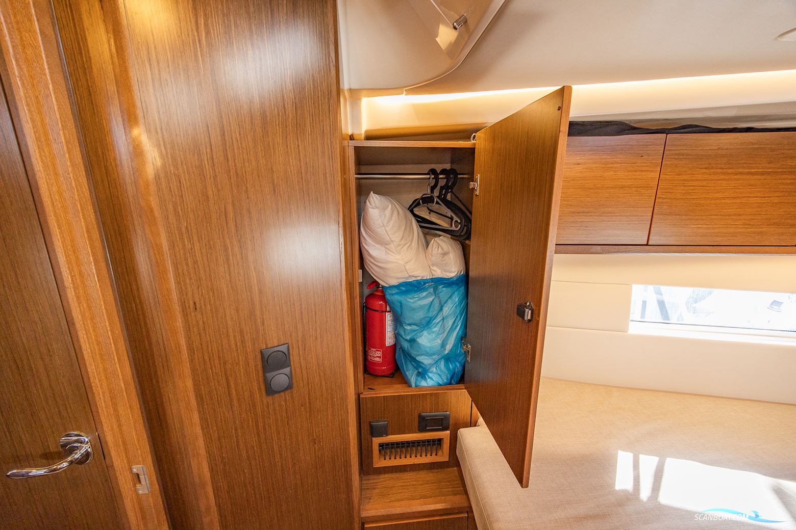 Bavaria C45 Style