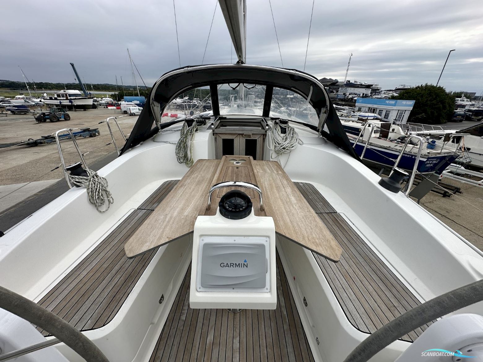 Bavaria Cruiser 37