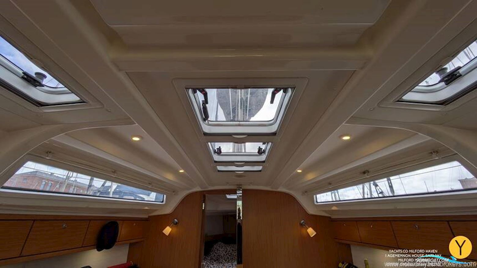 Bavaria Cruiser 37