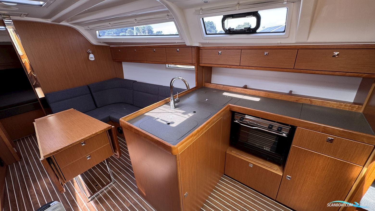 Bavaria Cruiser 37