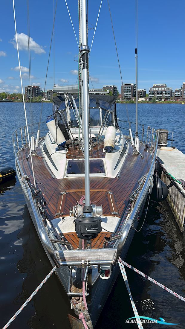 Bavaria Lagoon 390